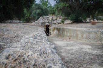 In Fourni Minoan Cemetry