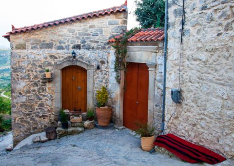 local's house visit- crete-elissos-private tour