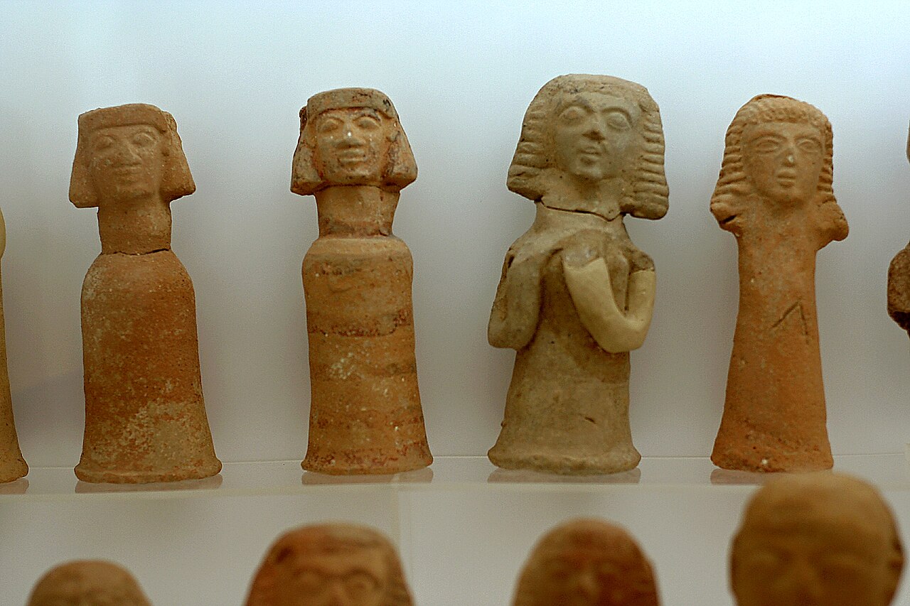 Female figurines with cylindrical skirts. Geometric-orientalizing small terracottas, from votive deposit of geometric terracottas. Sitia, 750-650 BC. Archaeological Museum of Agios Nikolaos