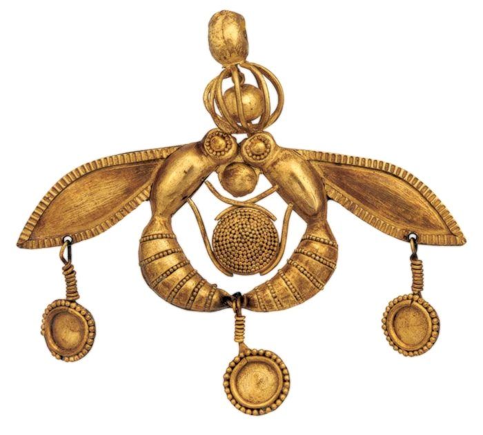 Bee Pendant_Heraklion Museum Tours in Crete_Private guided tours in Crete_www.elissos.com