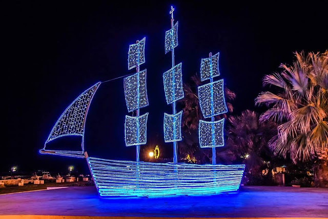 decorated boat for Christmas_festive experiences in crete_elissos