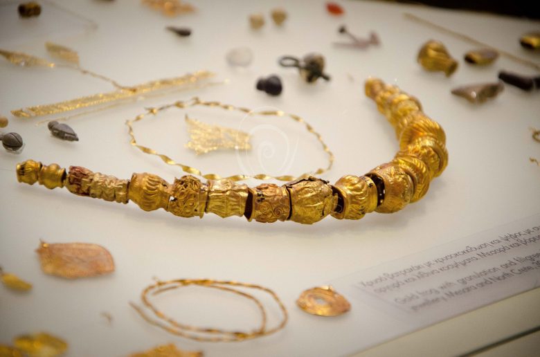 minoan jewelery_heraklion museum_private yours crete_elissos