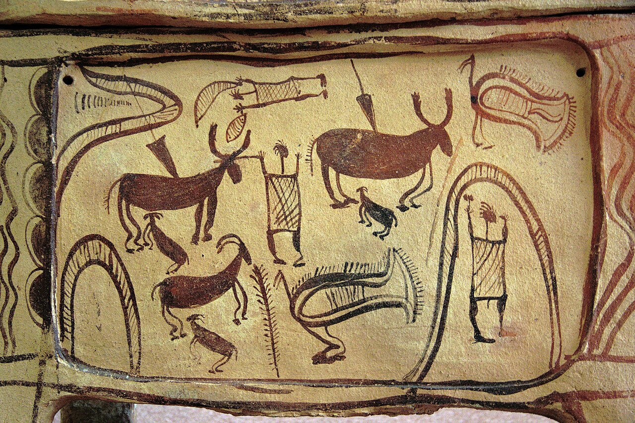 <a href="https://commons.wikimedia.org/wiki/File:Larnax,_Early_Minoan,_hunting_scene,_AM_Rethymno,_076112.jpg" target="_blank" rel="noopener noreferrer">Early Minoan larnax with a hunting scene, detail, Archaeological Museum of Rethymno, photographed by Zde, via Wikimedia Commons (CC BY-SA 4.0).</a>