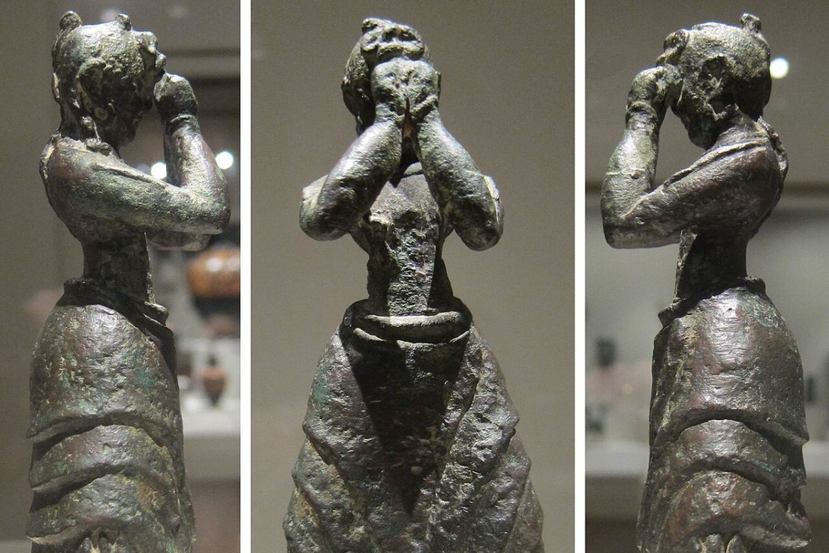 Minoan bronze figurine of a girl from Crete, dated circa 1600–1500 BCE, in the Cleveland Museum of Art.